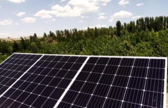اجرای نیروگاه خورشیدی در باغ ویلا در الیگودرز